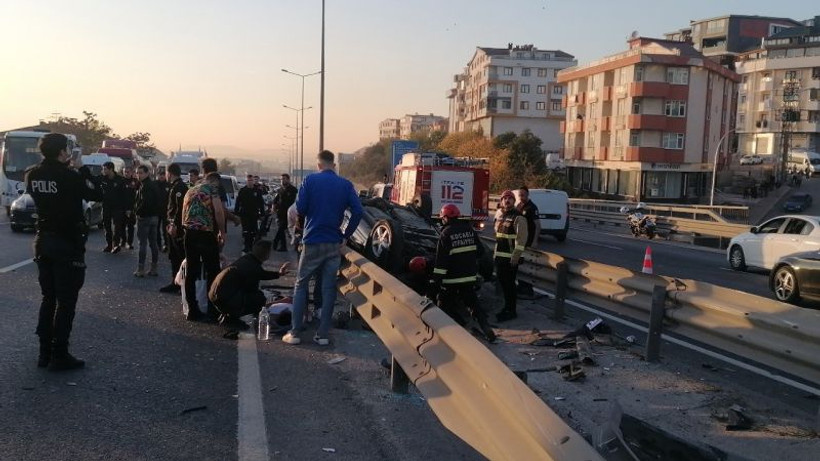 Seyir halindeki otomobil takla attı Yaralılar var
