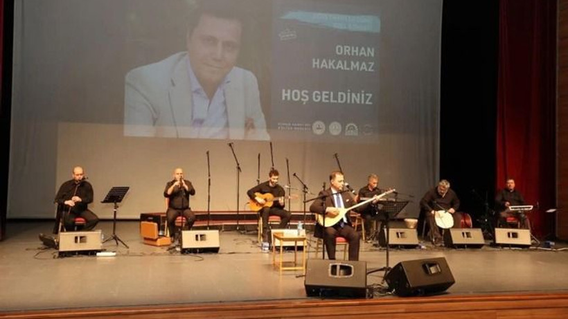 Orhan Hakalmaz öğretmenler için sahne aldı