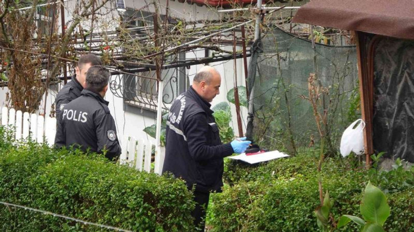 Babasını döven kuzenini silahla öldürdü