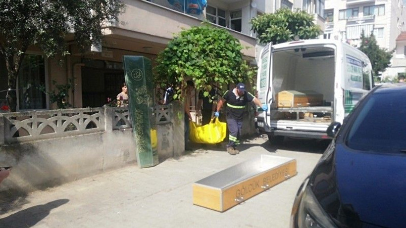 12 bıçak darbesiyle eşini öldürmüştü, hakim karşısına çıktı