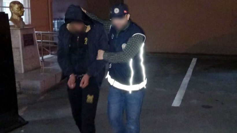 Durdurulan araçtan 8 kaçak göçmen çıktı: 2 gözaltı