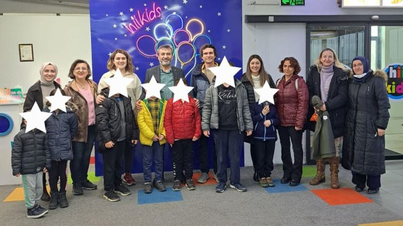 Depremzede öğrenciler gönüllerince eğlendi