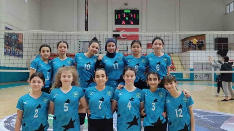 Midi voleybolcular finallerde