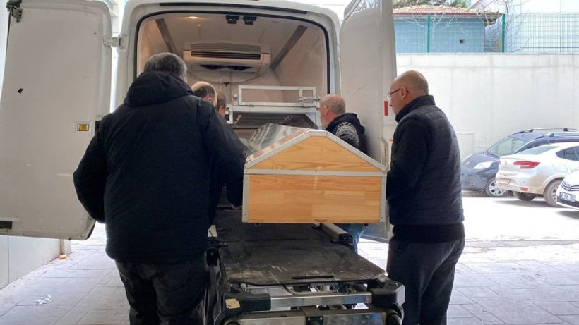 Evde ölü bulunan çocukların cenazeleri memleketlerine götürülmek üzere yola çıktı
