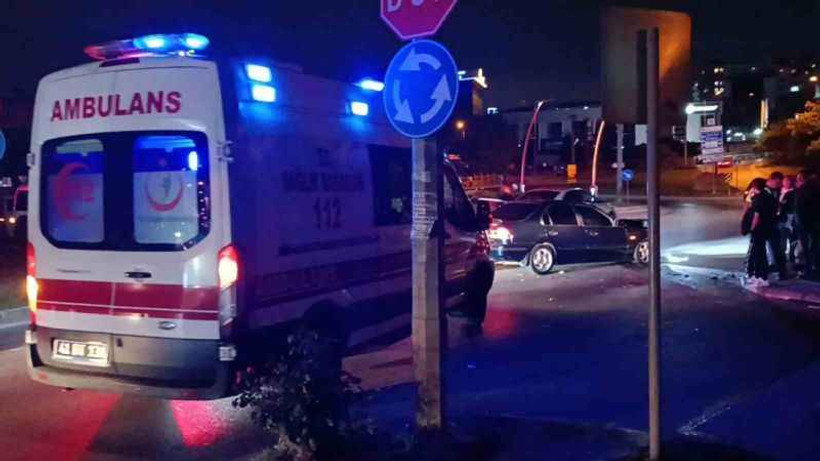Kavşakta yaşanan kaza trafiği kilitledi