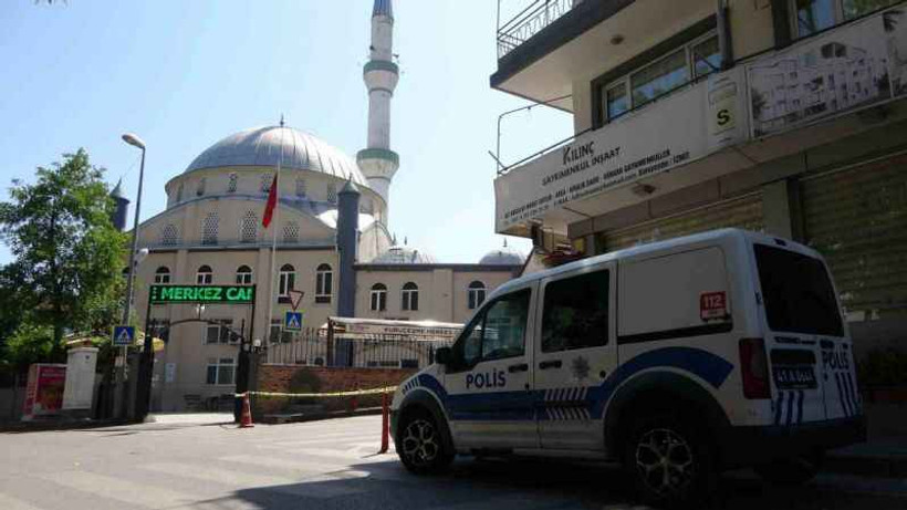 İzmit'te cami önünde av tüfeğiyle vuruldu