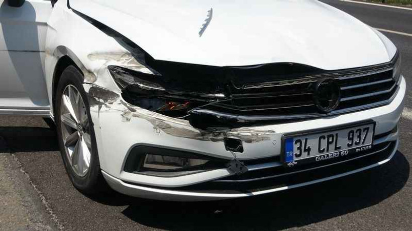 TEM'de dinlenme tesisinden çıkan otomobile tır çarptı