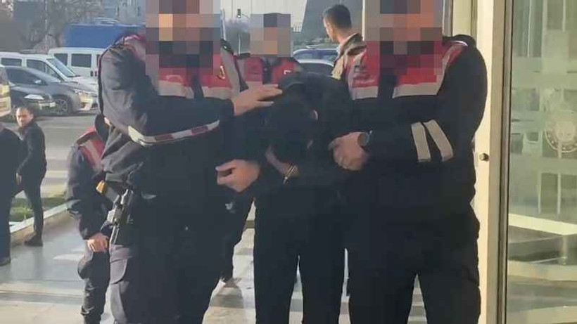 2 araçtan 8 tabanca çıktı: Gözaltılar var