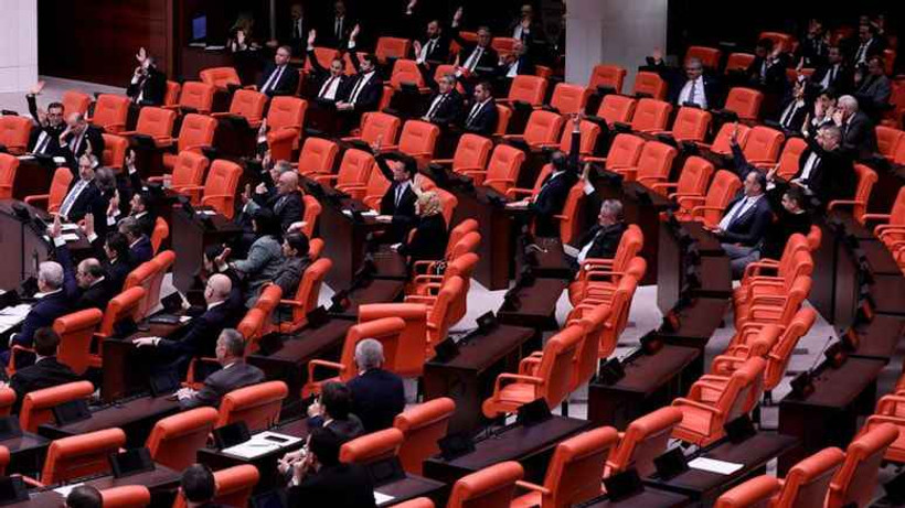 'Deprem' önergesi oylamasında AKP çoğunluğu sağlayamadı, oturum kapandı