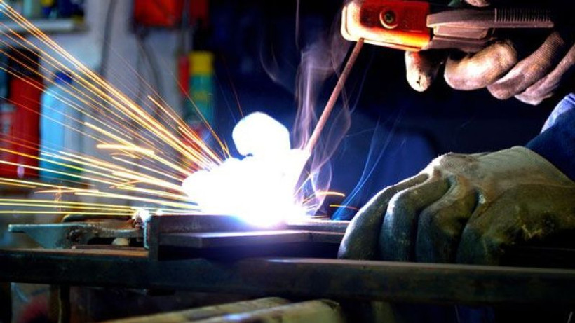 Sanayi üretimi yıllık azaldı