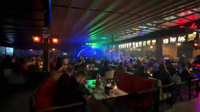 İzmit'teki o ünlü kafeye "Paralı canlı müzik" tepkisi!