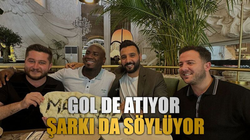 Gol de atıyor şarkı da söylüyor