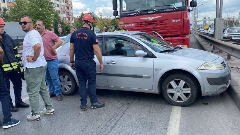 Tır ile otomobil çarpıştı