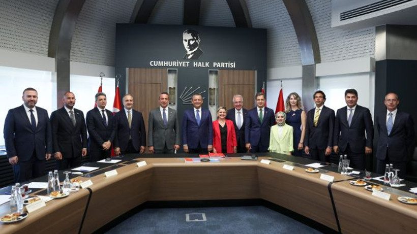 CHP Lideri Özgür Özel, Fenerbahçe Başkanı Ali Koç ile bir araya geldi