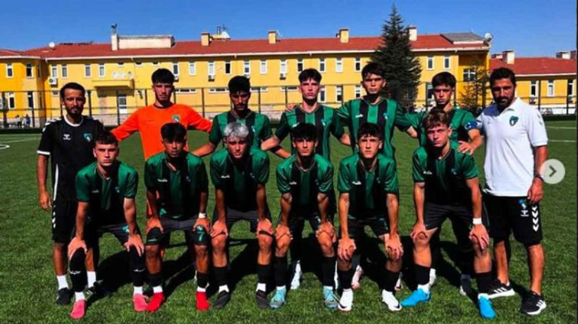 Kocaelispor U-17 zirveden inmiyor