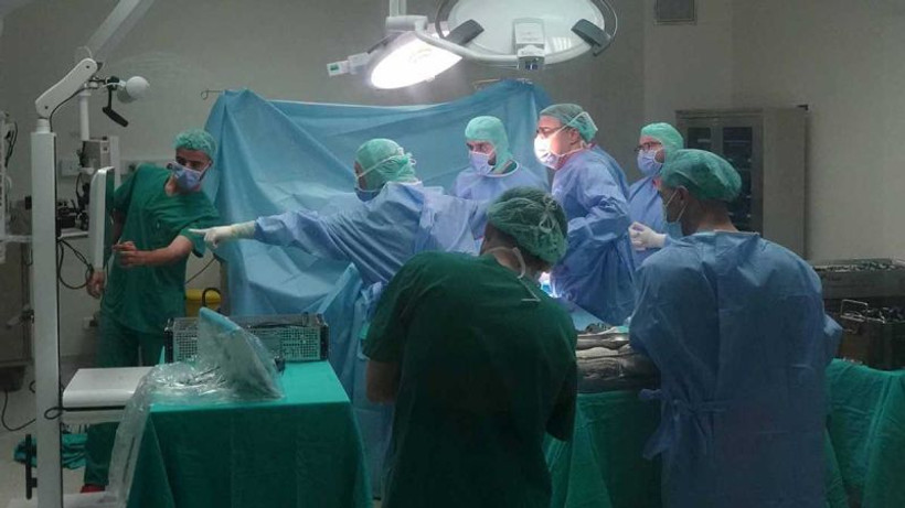 Diz protezi ameliyatında robot kullanılmaya başlandı