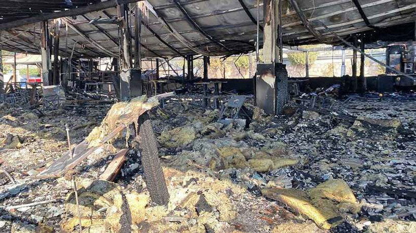 Alev alev yanan restoran küle döndü: Hasar gündüz ortaya çıktı