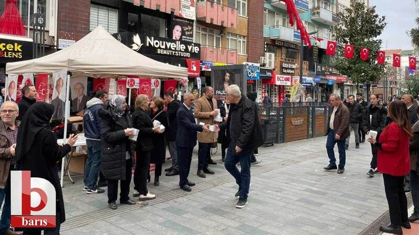 MHP’liler İzmit'te kandil simidi dağıttı