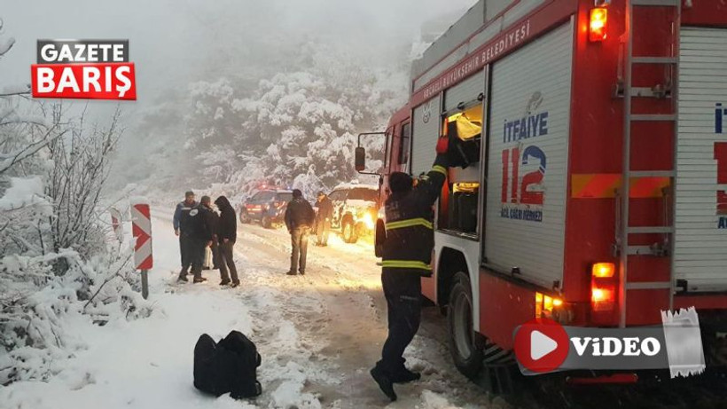 Kocaeli'de jandarma aracı karda yoldan aşağı uçtu!