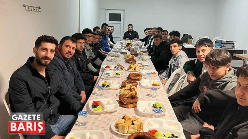 Uzunbeyli gençler sahurda buluştu