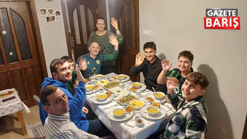 Kocaelisporlu futbolcular, taraftarlarla evlerinde iftar yaptı
