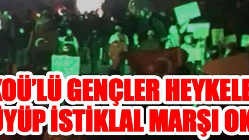 KOÜ’lü gençler heykele yürüyüp İstiklal Marşı okudu