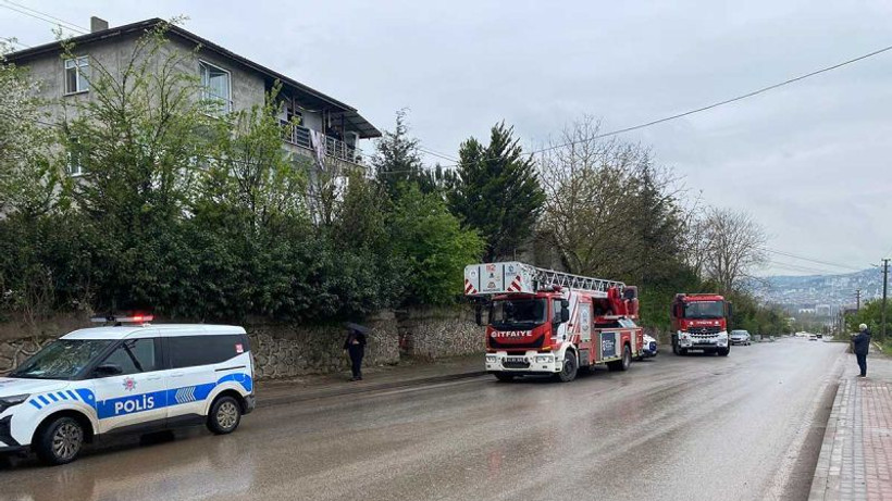 İzmit’te 3 katlı binada korkutan yangın