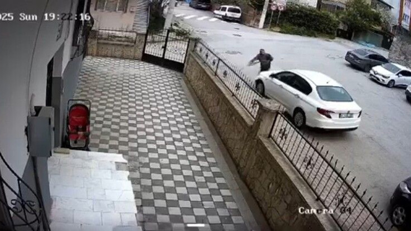 Kocaeli’de ilginç kaza: Çarpıp kaçtı, scooter aklına gelince geri döndü