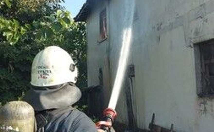 İki katlı evde yangın paniği: 1 kişi dumandan etkilendi