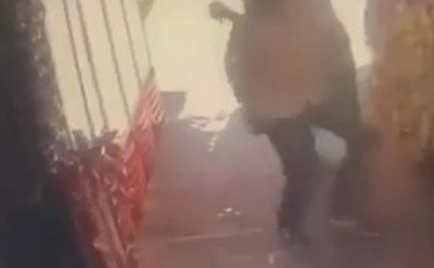 Bingöl'de bıçaklı saldırgan dehşeti: Cadde üzerinde önüne gelene saldırdı! 2 ölü 7 yaralı!