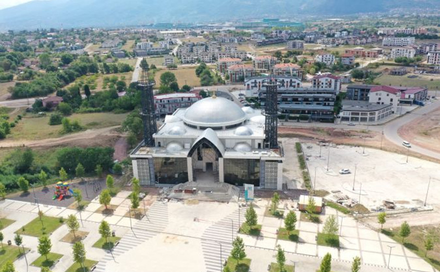 Kartepe Kent Meydanı Camii'nde çalışma devam ediyor