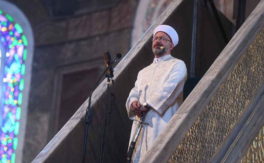 Diyanet İşleri Başkanı Ali Erbaş yine kılıç kuşandı!