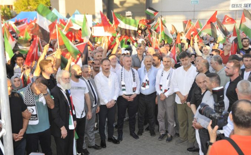 Gebze’de binlerce kişi İsmail Haniye için buluştu