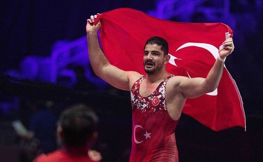 Olimpiyatta bronz madalya kazanan Taha Akgül'den hakemlere tepki!