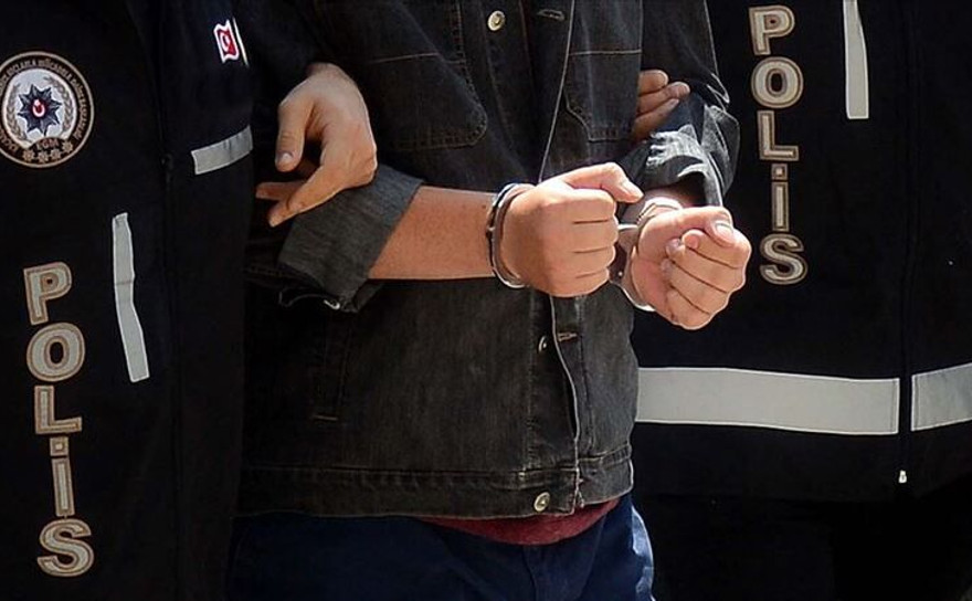 Kocaeli'de "nitelikli yağma" suçuna karıştıkları iddiasıyla yakalanan 9 zanlıdan biri tutuklandı