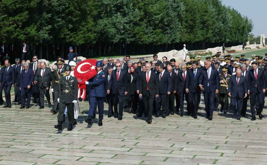 Erdoğan, Anıtkabir’i ziyaret etti