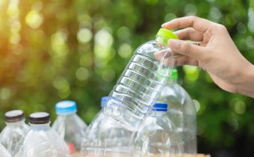 Plastik şişeden su içen erkeklerin sperm kalitesi düşüyor