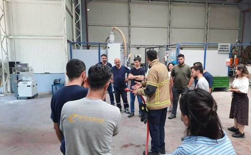 Kocaeli itfaiyesinden Elvanlar Plastik firmasına acil yardım eğitimi