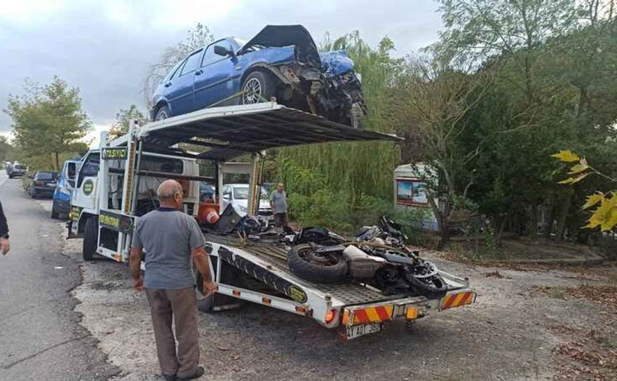 Otomobille çarpışan motosiklet sürücüsü ağır yaralandı