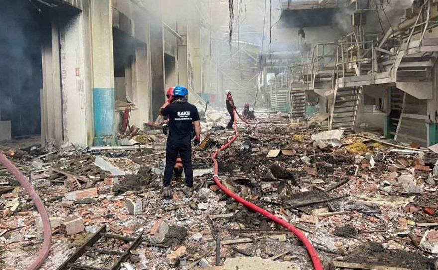 Komşudaki patlamada ortalık adeta savaş alanına dönmüş