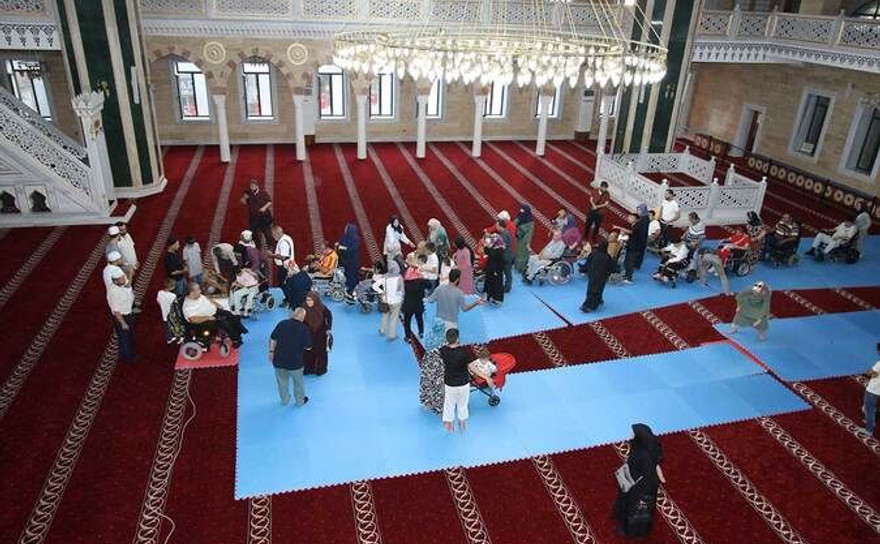 Özel bireyler, Sakal-ı Şerif’i görme imkanı buldu