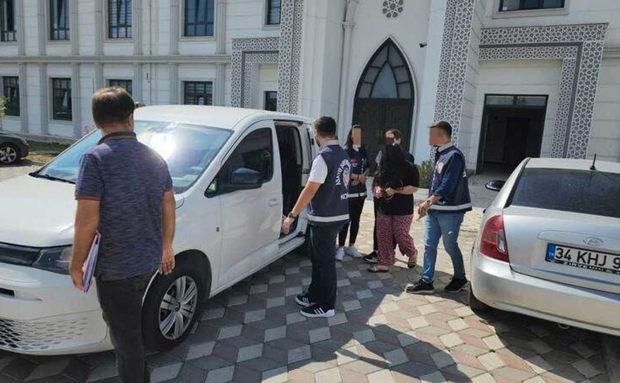Azılı ev hırsızları polise yakalandı