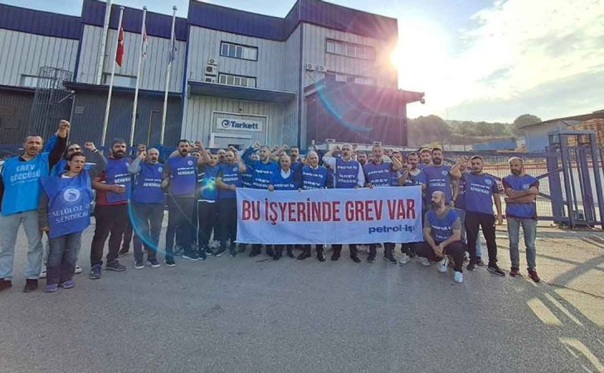 Petrol-İş’in örgütlü olduğu Tarkett’e greve çıkıldı