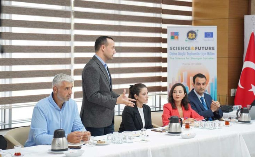 Üniversiteler gençleri bilime teşvik etmek için buluştu