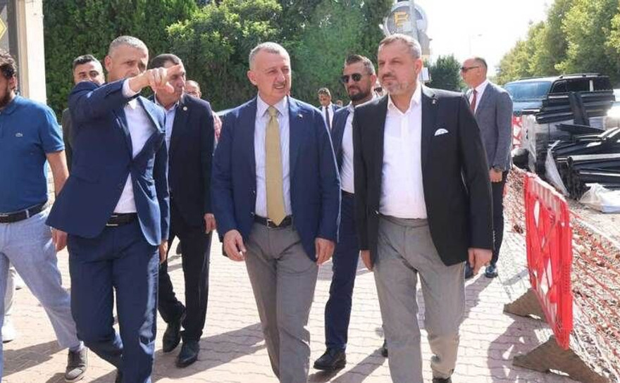İzmit’te gezdi, Büyükakın’a teşekkür etti