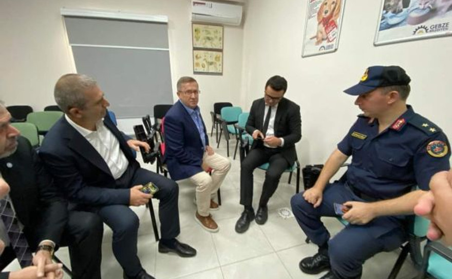 İYİ Partili vekil de Gebze'deki katliam yerine gitti