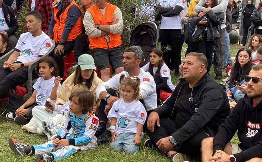 Kenan Sofuoğlu, Toprak Razgatlıoğlu’nun yarışını Kocaeli’de canlı takip etti