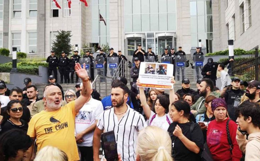 Gebze Belediyesi önünde katliam eylemleri sürüyor