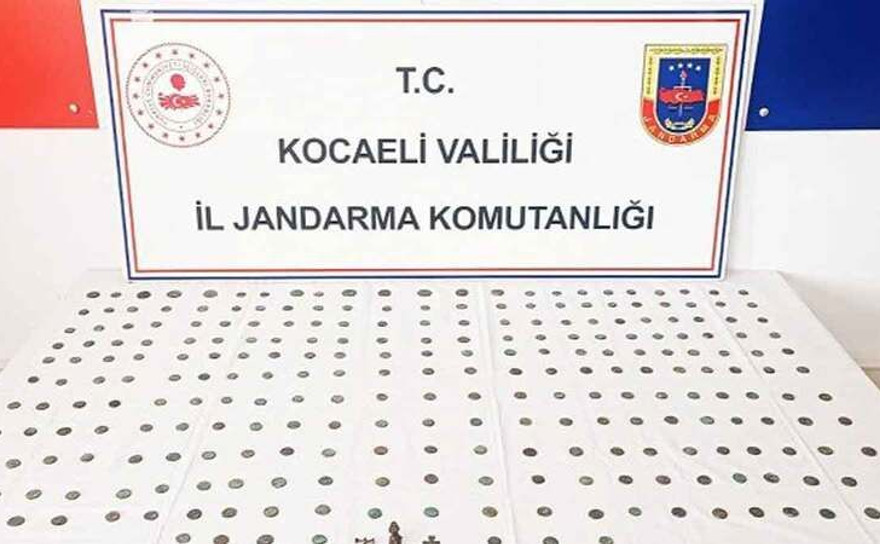 Kocaeli’de durdurulan araçta tarihi eserler ele geçirildi