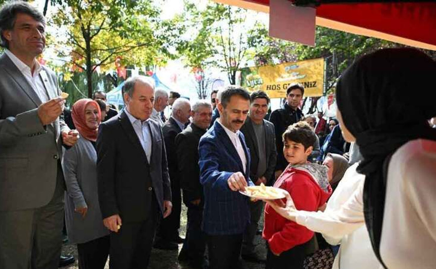 Vali Aktaş, Eşme ayva festivaline katıldı